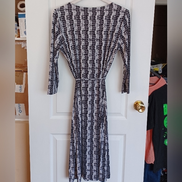 attention Brand Dress (M) Excellent Pre-Owned Condition Polyester/Spandex Belted - Picture 7 of 7